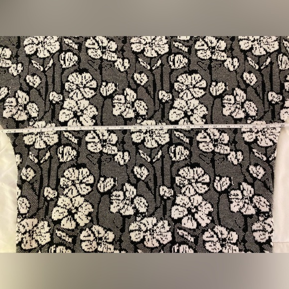 Cynthia Rowley Black and White Floral sweater - Picture 6 of 10